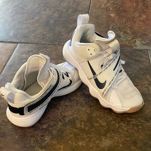 Nike women’s volleyball hyperset shoe size 7